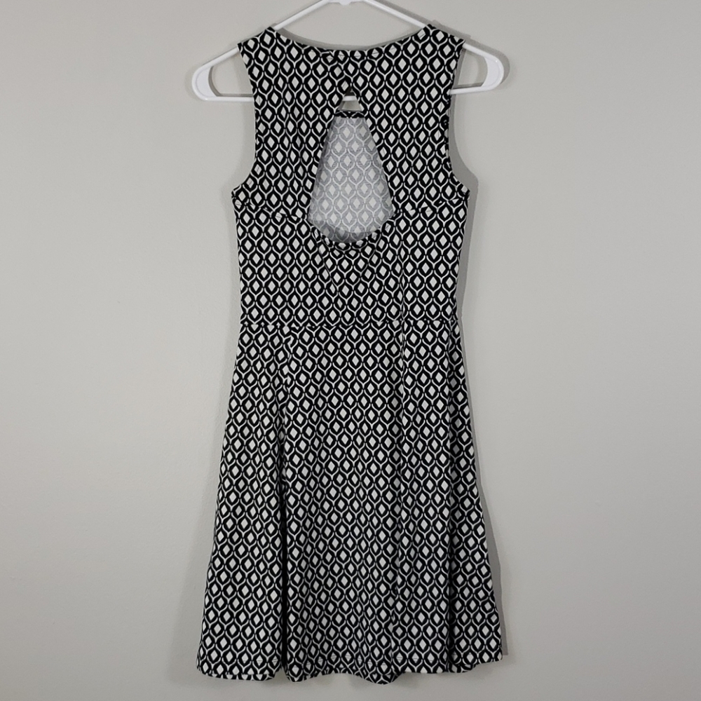 H&M Sleeveless Fit and Flare Open Back Dress - Picture 7 of 10